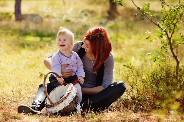 Mãe e menina — Fotografia de Stock