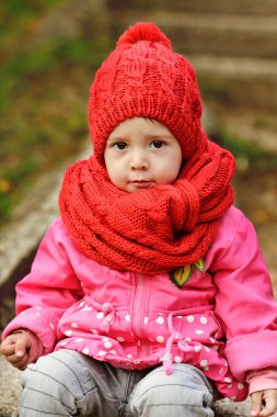 yürümeye başlayan çocuk kız Güz