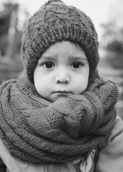 Tout-petit fille en automne — Photo