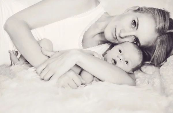 Donna con neonato — Foto Stock