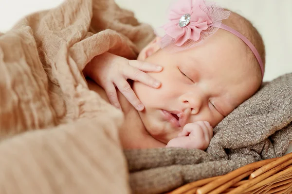 Menina recém-nascida — Fotografia de Stock