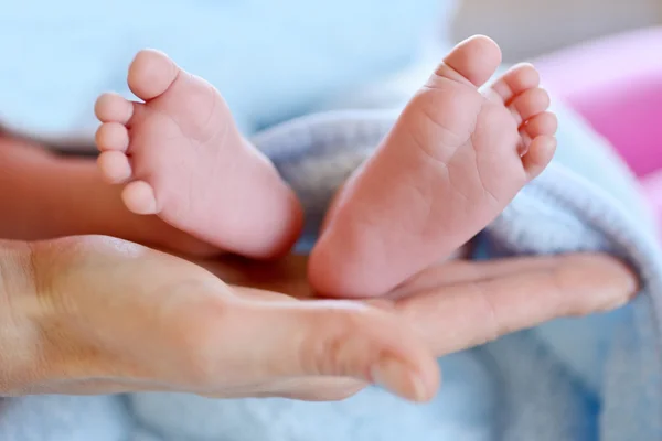 Newborn's foot — Stock Photo, Image