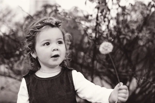Κορίτσι μικρό παιδί της μόδας φθινόπωρο — Φωτογραφία Αρχείου