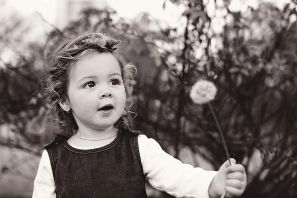 Mode enfant en bas âge fille en automne — Photo