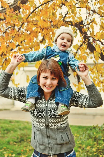 Lycklig familj — Stockfoto