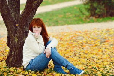 Kızıl saçlı kız Güz