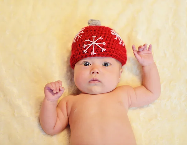 Bebê recém-nascido usando chapéu — Fotografia de Stock