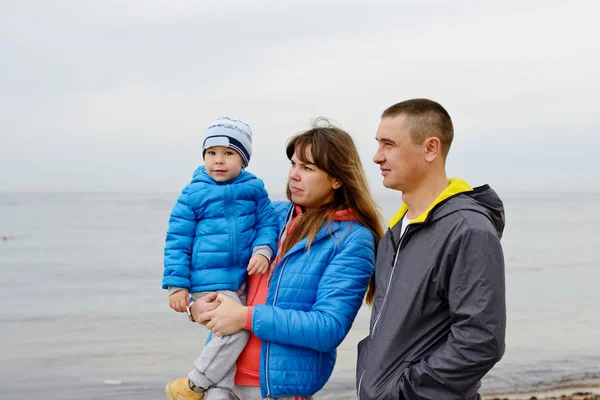 Familia al aire libre — Foto de Stock