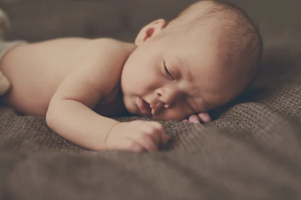 Durmiendo dulce recién nacido — Foto de Stock