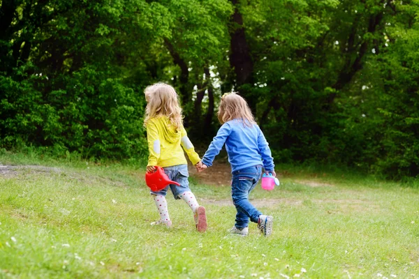 Två vänner flickor — Stockfoto