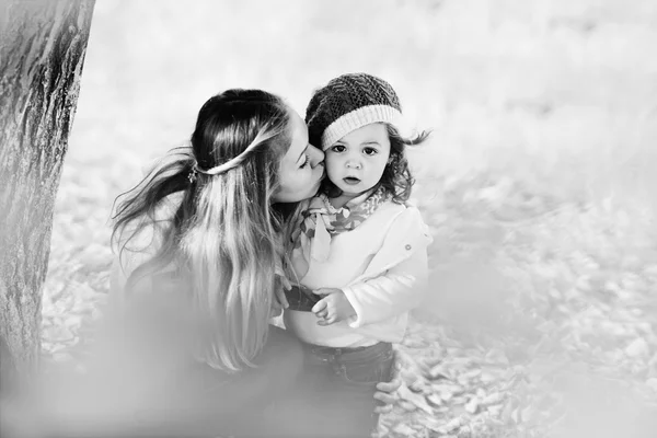 Mother and  daughter — Stock Photo, Image