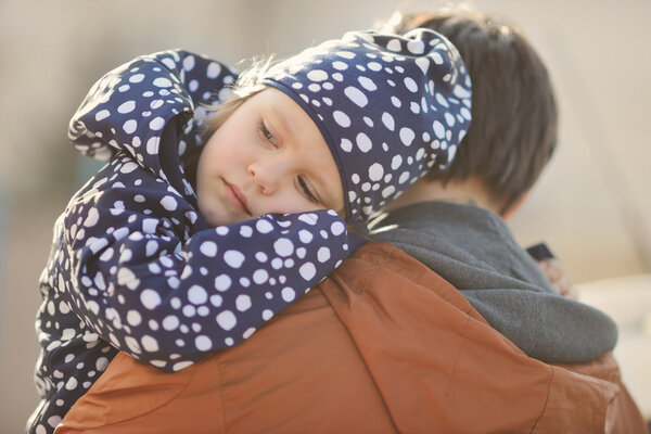 daughter on father shoulder