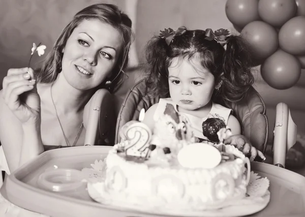 Toddler with cake — Stock Photo, Image