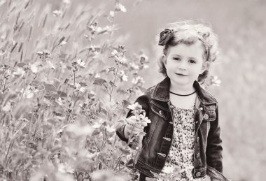 güzel yürümeye başlayan çocuk 