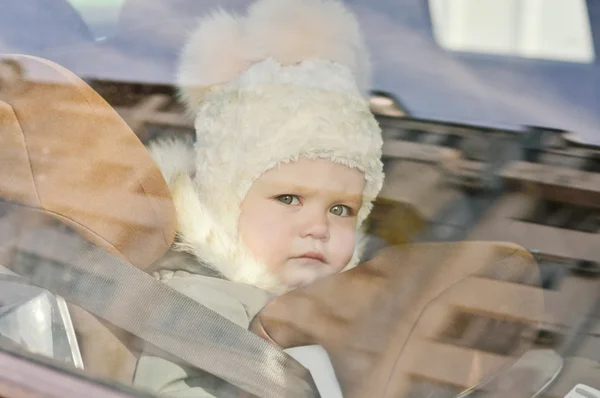 Bebé en el coche —  Fotos de Stock
