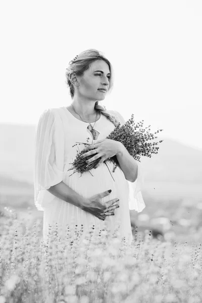 Tender pregnant woman — Stock Photo, Image
