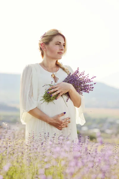 Anbud gravid kvinna — Stockfoto