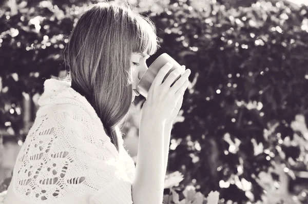 Menina com caneca — Fotografia de Stock