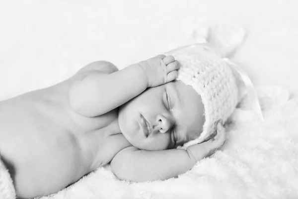 Dulce durmiendo recién nacido — Foto de Stock