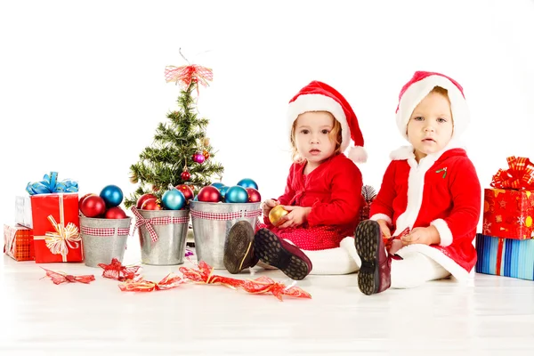 Iki küçük Noel Baba yardımcıları — Stok fotoğraf