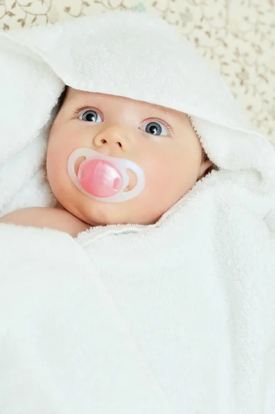 Newborn wrapped in blanket — Stock Photo, Image