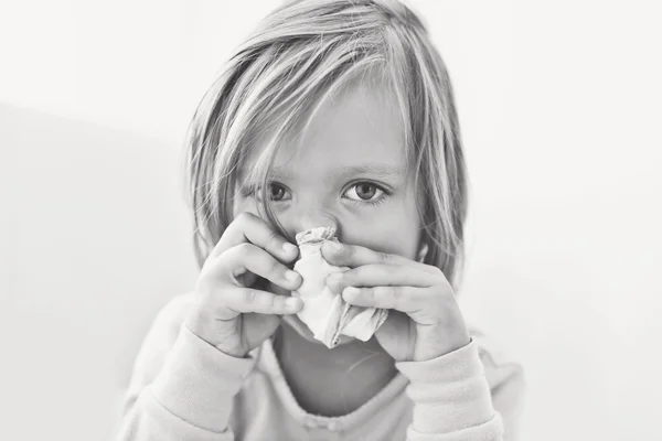 Un niño enfermo —  Fotos de Stock