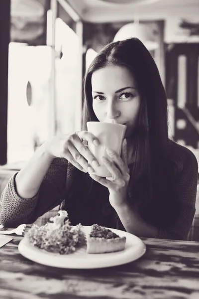 Mujer con café de la mañana —  Fotos de Stock