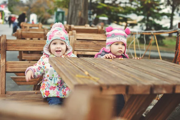 Two toddlers in cafe — Stock Photo, Image