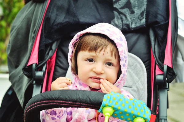 Babysitting in strolle — Stockfoto