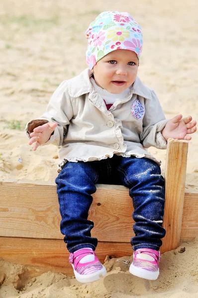 Niña con estilo niño —  Fotos de Stock