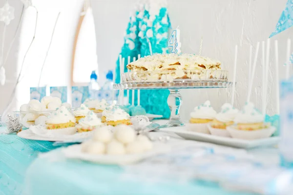 Catering voor verjaardagsfeest — Stockfoto