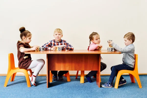 Kinderen op de kleuterschool — Stockfoto