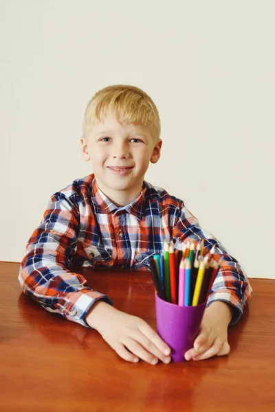 Rapaz com lápis — Fotografia de Stock