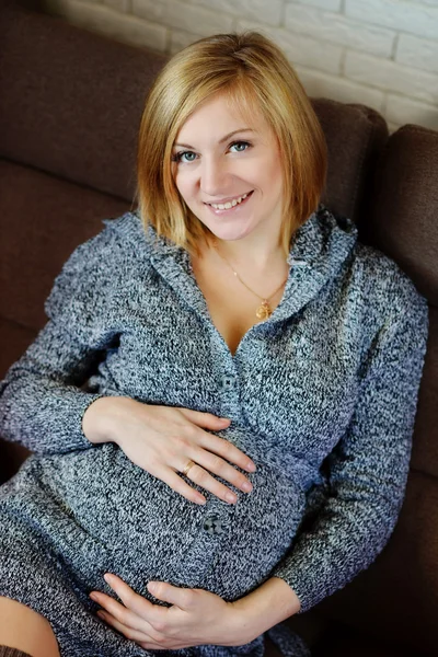 Ganska gravid kvinna — Stockfoto