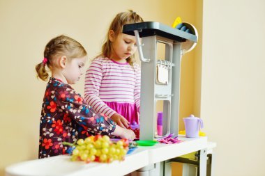 çocuklar oyuncak mutfak oyun