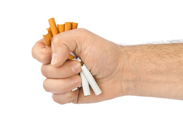 Сломанные сигареты в руке — стоковое фото