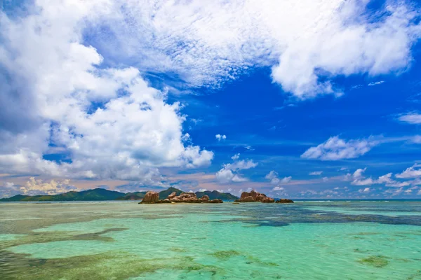 Tropische Insel auf den Seychellen — Stockfoto