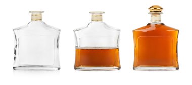 Beyaz arkaplanda izole edilmiş şişe seti