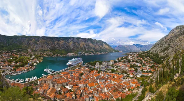 Baai van Kotor en Old Town - Montenegro — Stockfoto