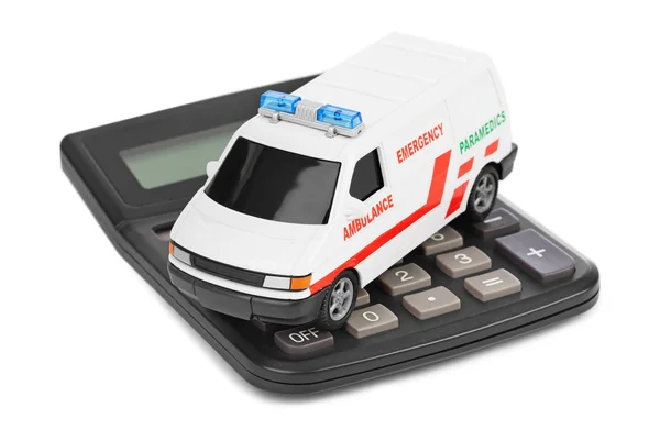 Калькулятор и игрушечный медицинский автомобиль — стоковое фото