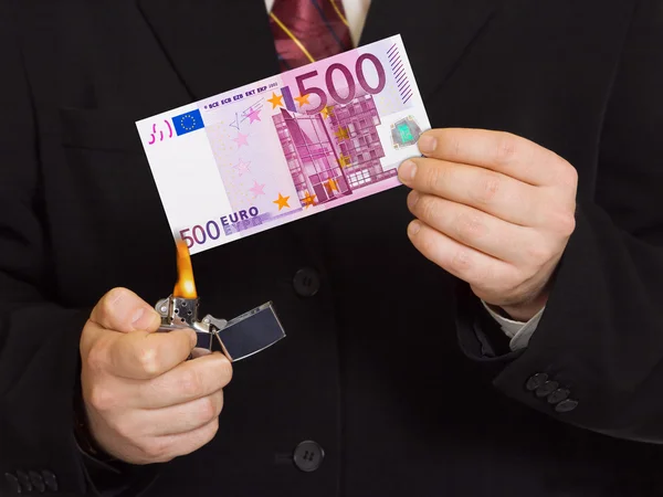 Handen en burnning geld — Stockfoto