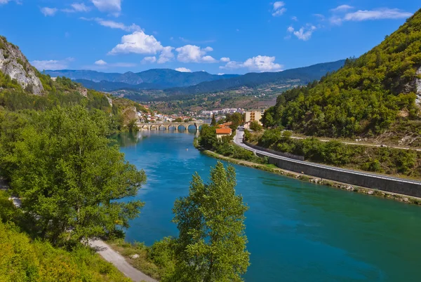 Gamla bron över Drina flod i Visegrad - Bosnien och Hercegovina — Stockfoto