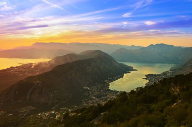 Kotor Koyu'ndaki Sunset'teki - Karadağ