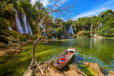 Bosna-Hersek 'te Kravice şelalesi