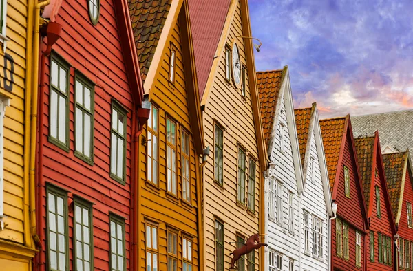 Berühmte bryggen street in bergen - norwegen — Stockfoto