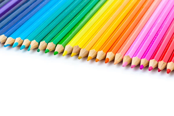 Crayons multicolores isolés sur fond blanc — Photo