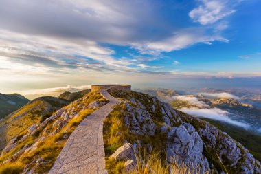 Lovcen Dağları Milli Parkı batımında - Karadağ