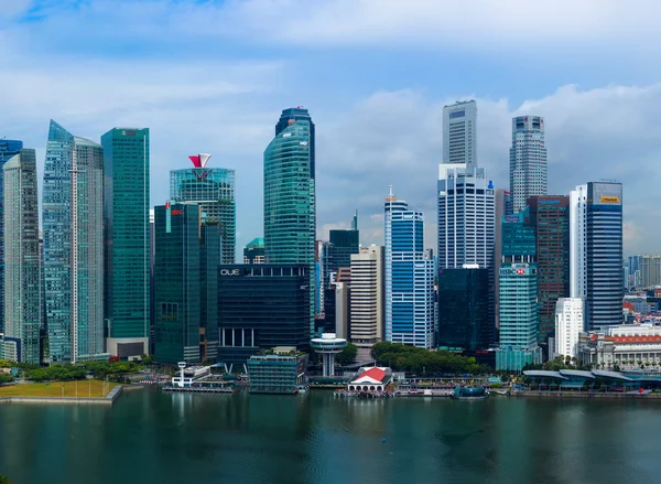 Singapur - 15 kwietnia: Panoramę miasta Singapur i Marina Bay na A — Zdjęcie stockowe