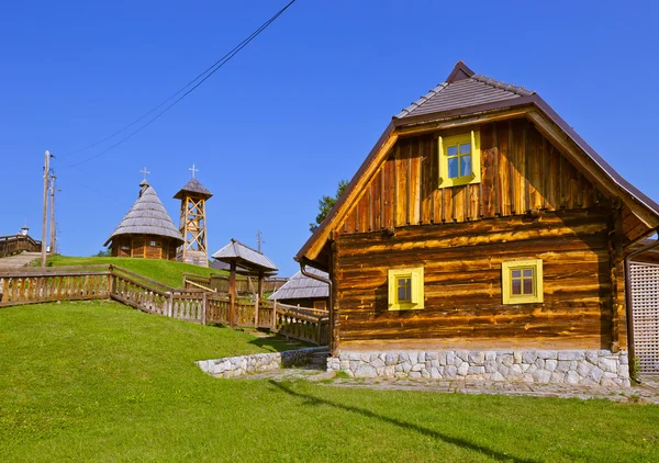 Pueblo tradicional Drvengrad Mecavnik - Serbia —  Fotos de Stock