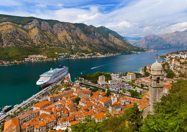 Kotor Bay e Cidade Velha - Montenegro — Fotografia de Stock